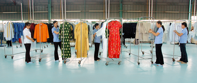 Giặt là áo dài - Cơ Sở Giặt Hấp Nhật Quang